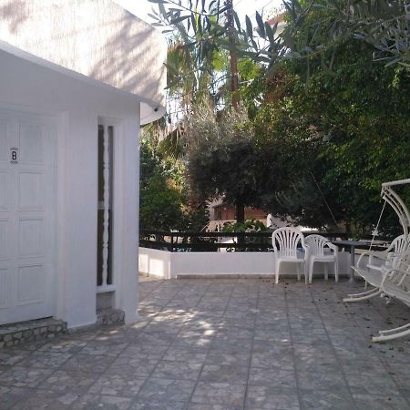 Mystery Shack Limassol Bagian luar foto