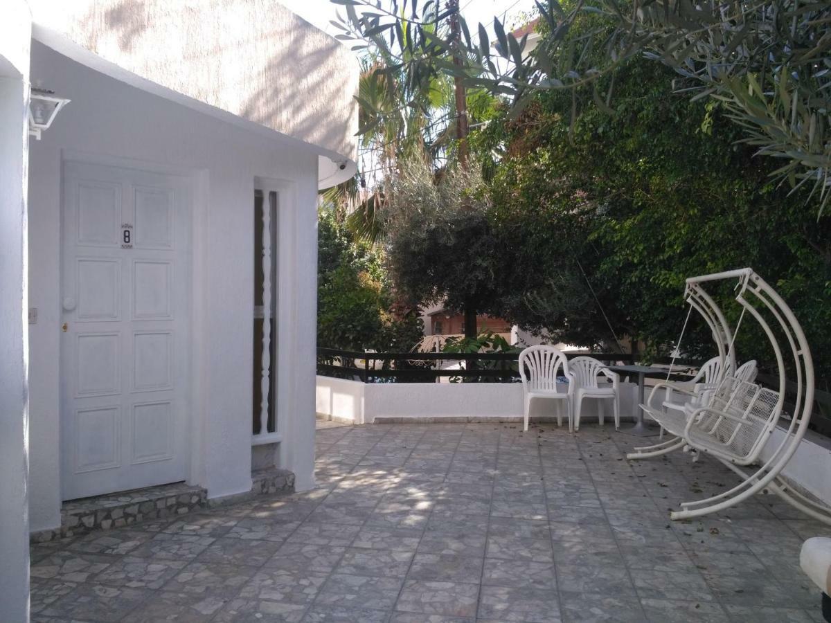 Mystery Shack Limassol Bagian luar foto