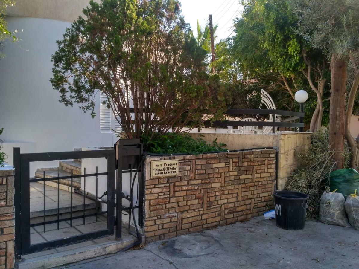 Mystery Shack Limassol Bagian luar foto